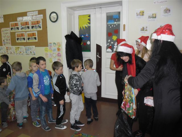 Mikołajkowe czytanie dzieciom w Szkole Podstawowej nr 1