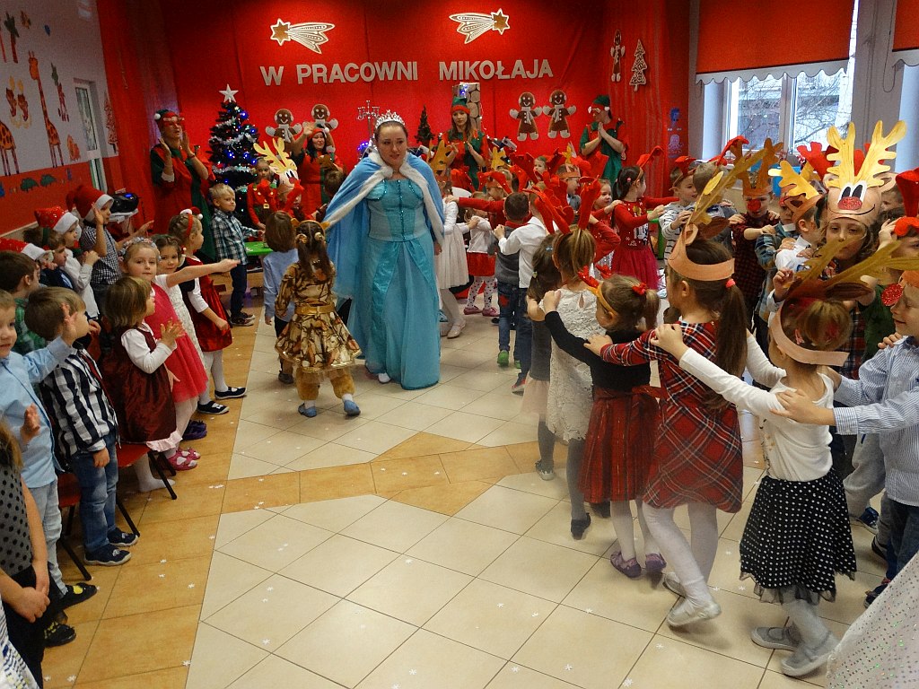 Dzieci ze Źródełka w Pracowni Mikołajów