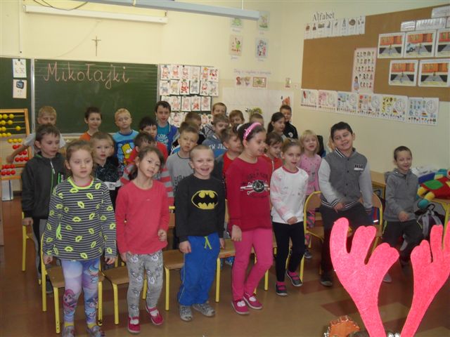 Mikołajkowe czytanie dzieciom w Szkole Podstawowej nr 1
