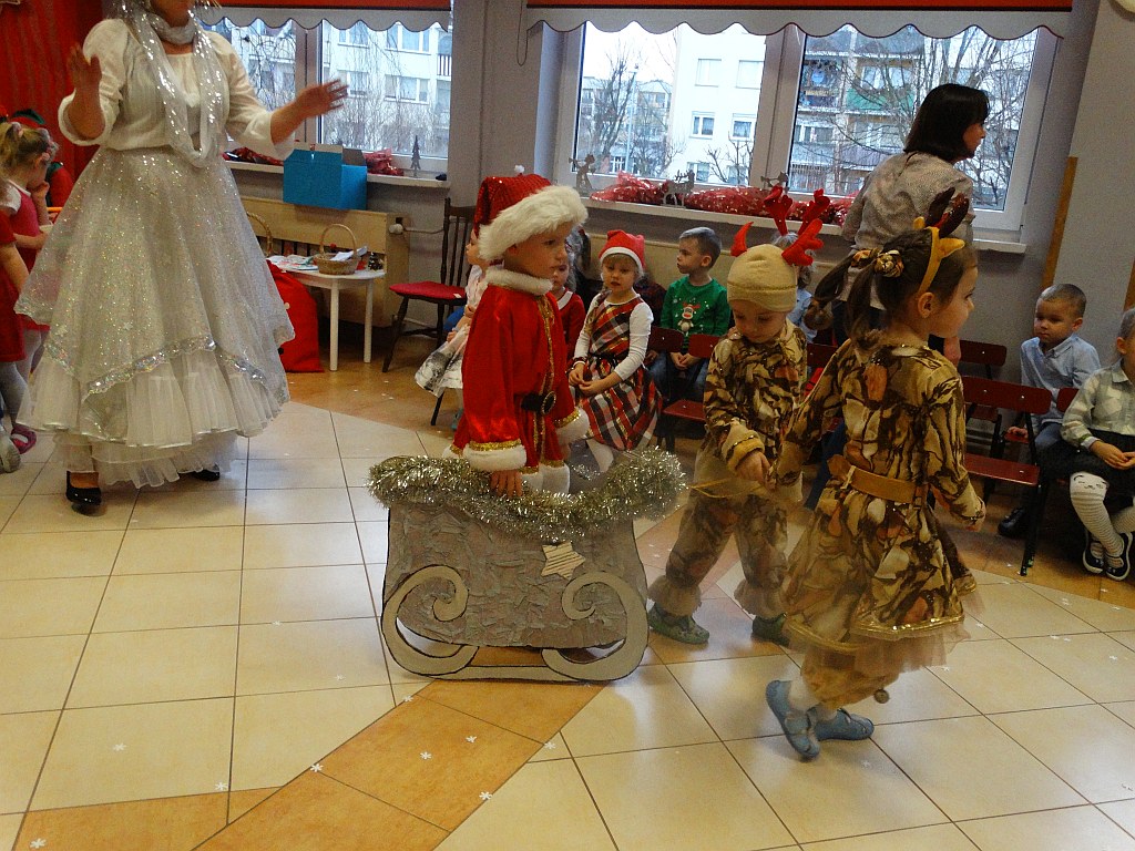 Dzieci ze Źródełka w Pracowni Mikołajów