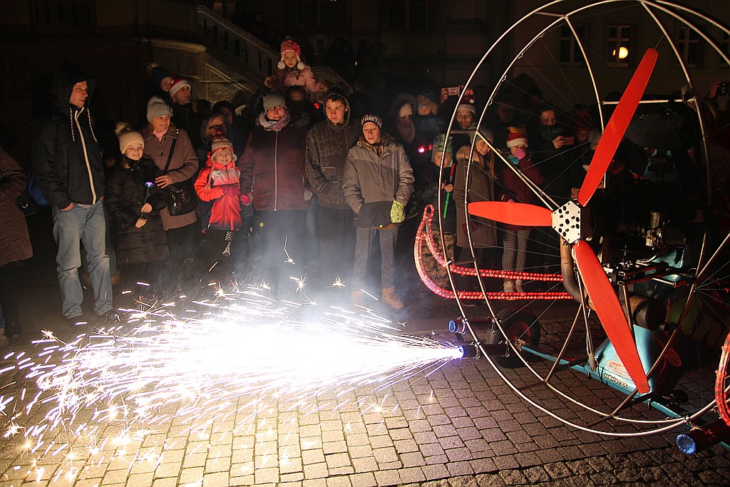 Iluminacje w mieście rozbłysły to znak, że święta już blisko