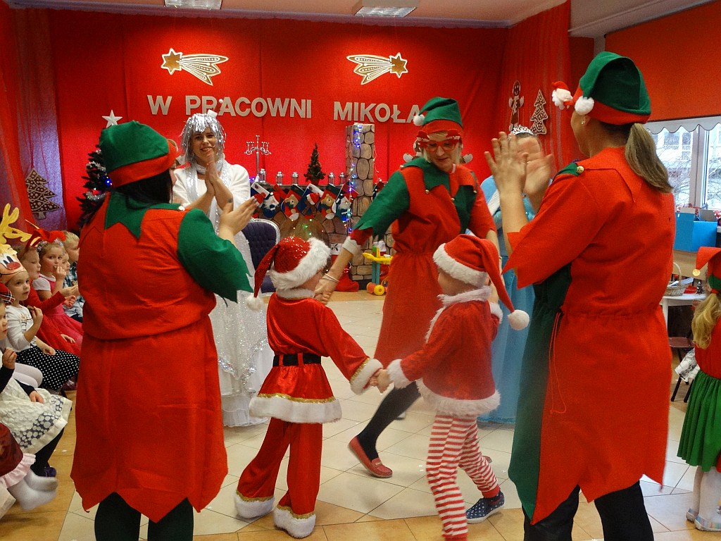 Dzieci ze Źródełka w Pracowni Mikołajów