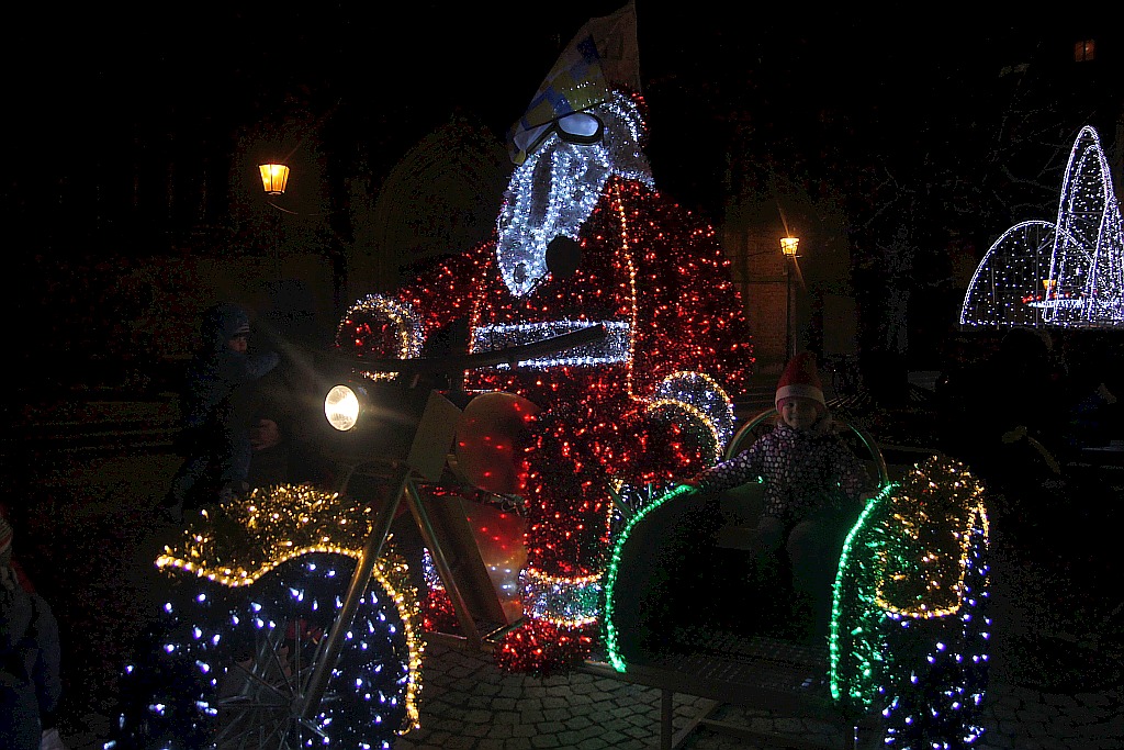 Iluminacje w mieście rozbłysły to znak, że święta już blisko