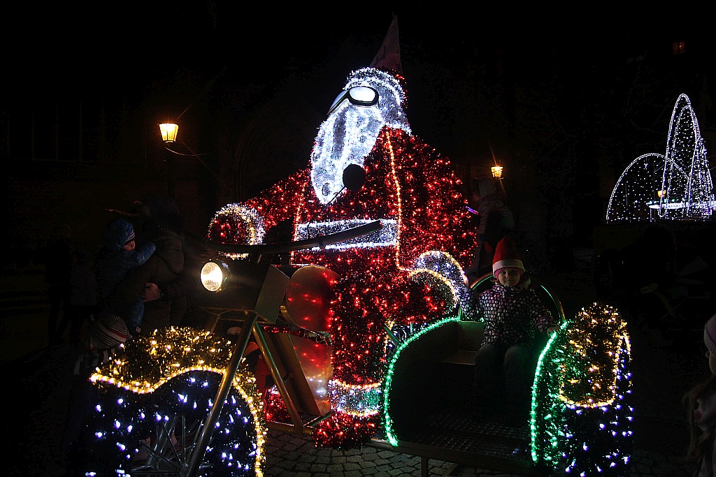 Iluminacje w mieście rozbłysły to znak, że święta już blisko