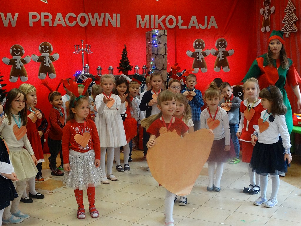 Dzieci ze Źródełka w Pracowni Mikołajów