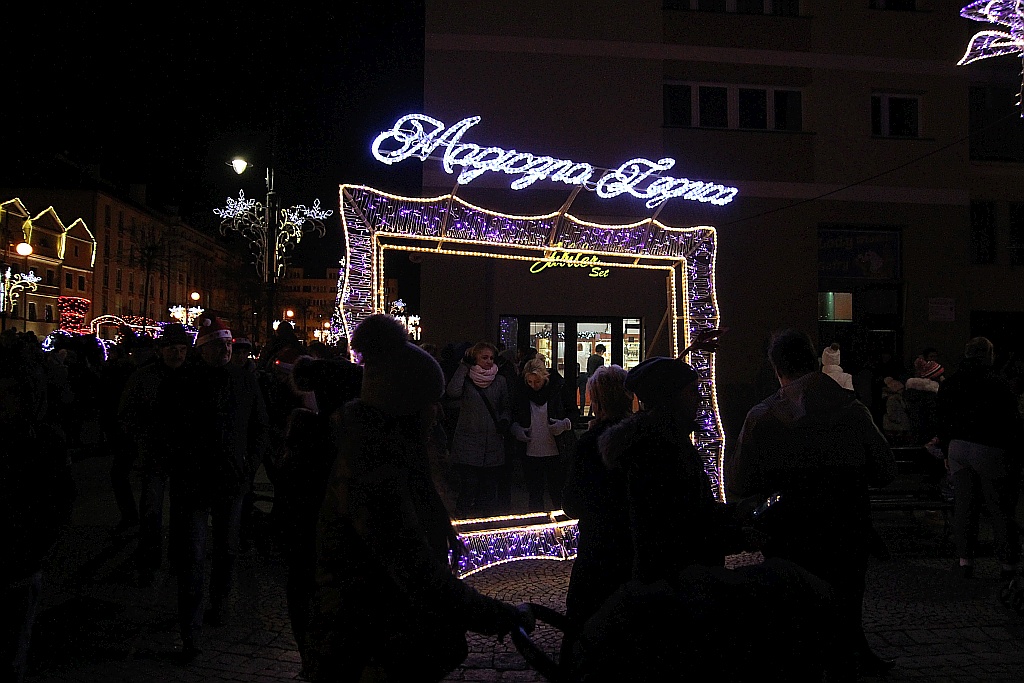 Iluminacje w mieście rozbłysły to znak, że święta już blisko