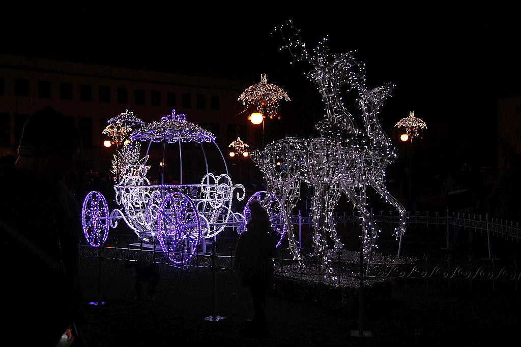 Iluminacje w mieście rozbłysły to znak, że święta już blisko