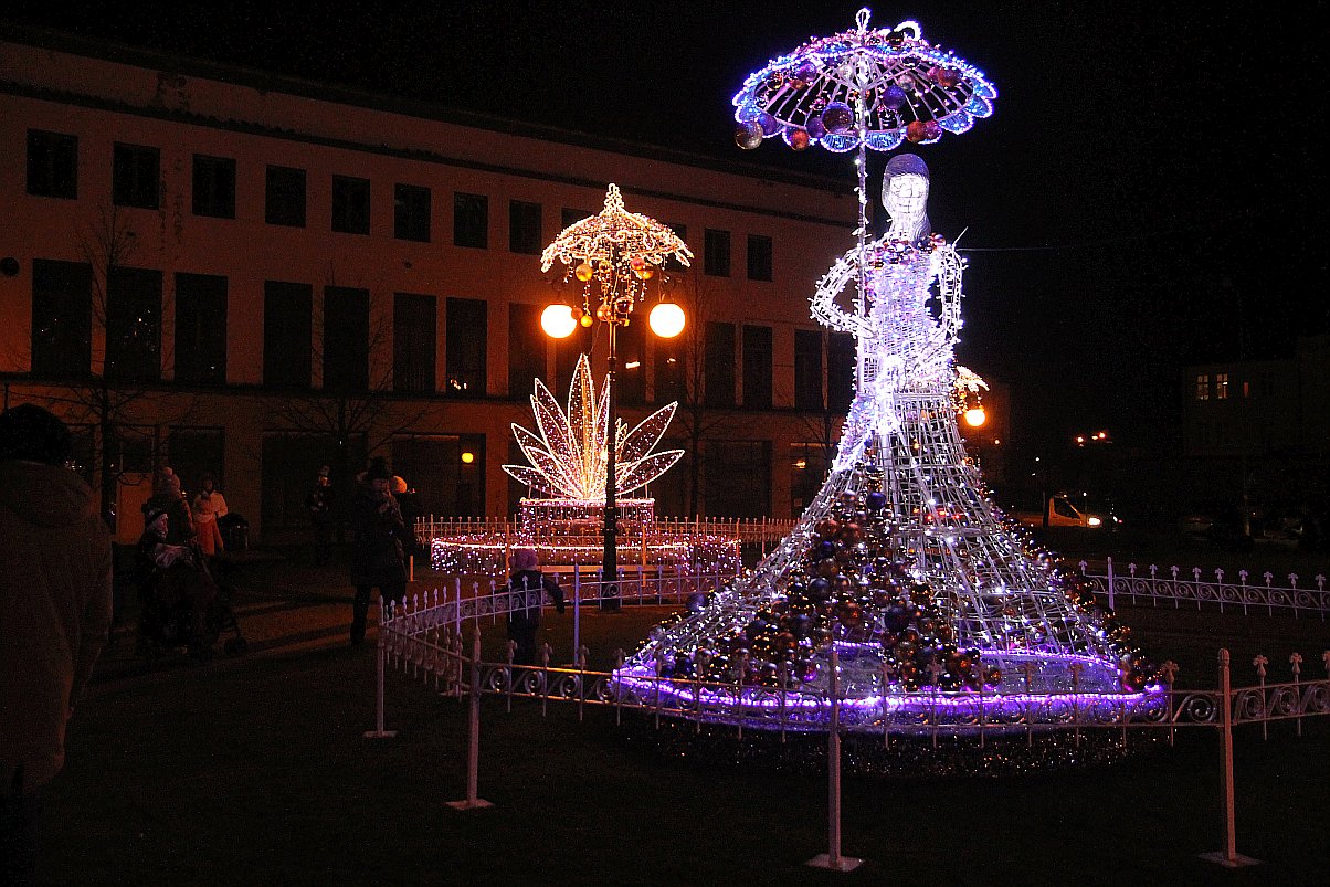 Iluminacje w mieście rozbłysły to znak, że święta już blisko