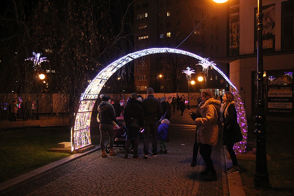 Iluminacje w mieście rozbłysły to znak, że święta już blisko