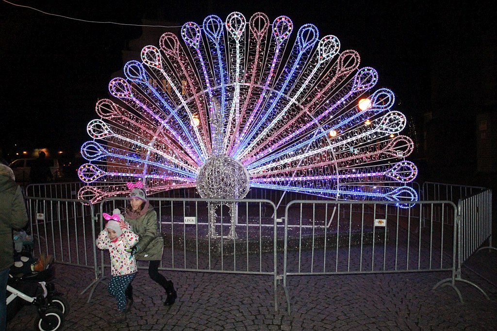 Iluminacje w mieście rozbłysły to znak, że święta już blisko
