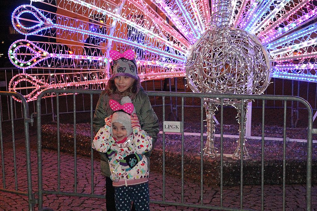 Iluminacje w mieście rozbłysły to znak, że święta już blisko