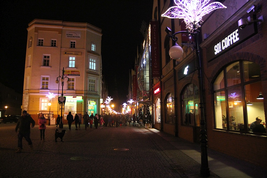 Iluminacje w mieście rozbłysły to znak, że święta już blisko