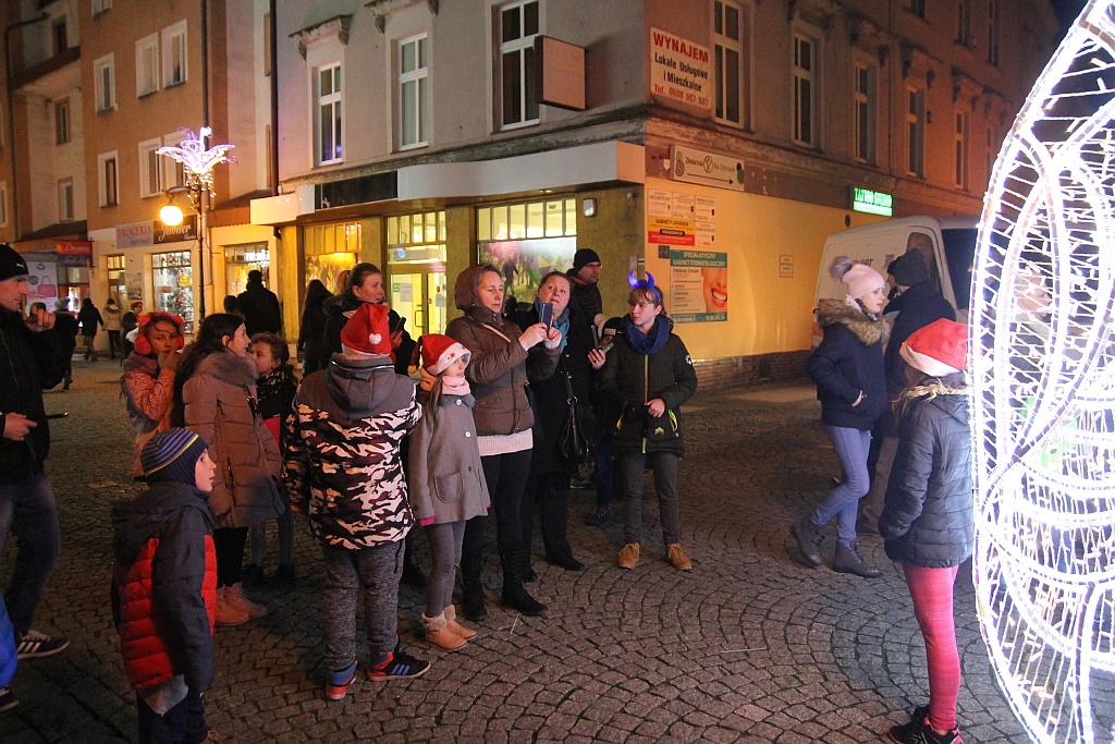 Iluminacje w mieście rozbłysły to znak, że święta już blisko