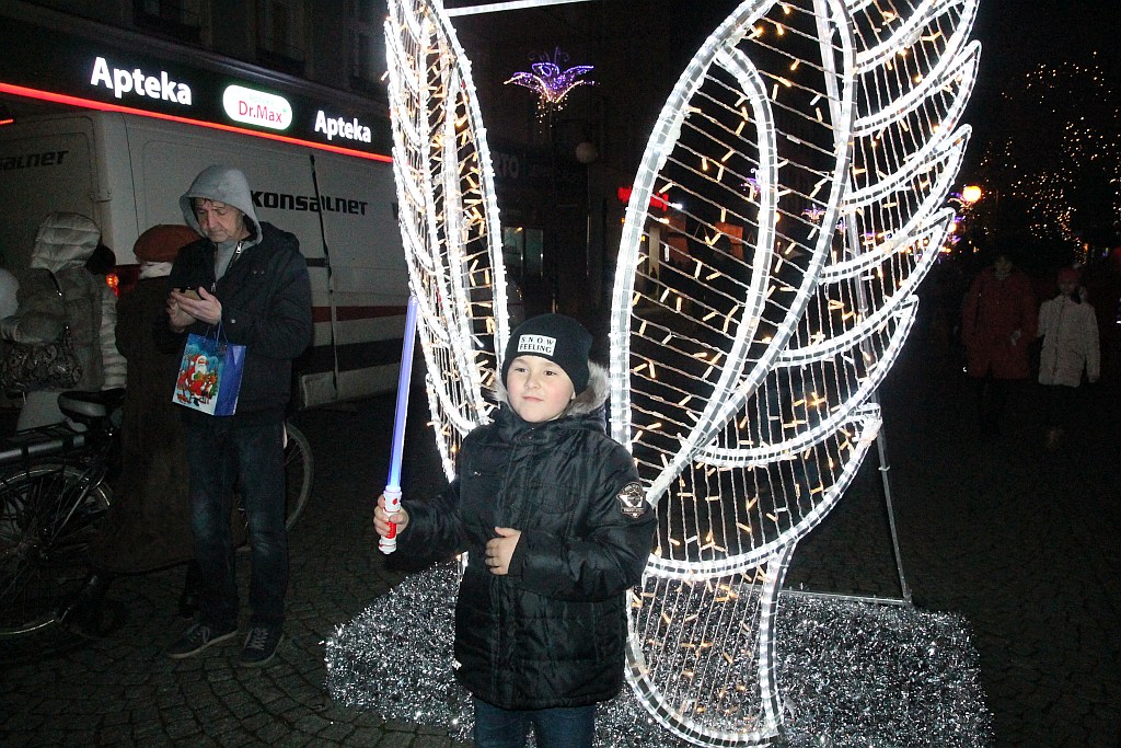 Iluminacje w mieście rozbłysły to znak, że święta już blisko