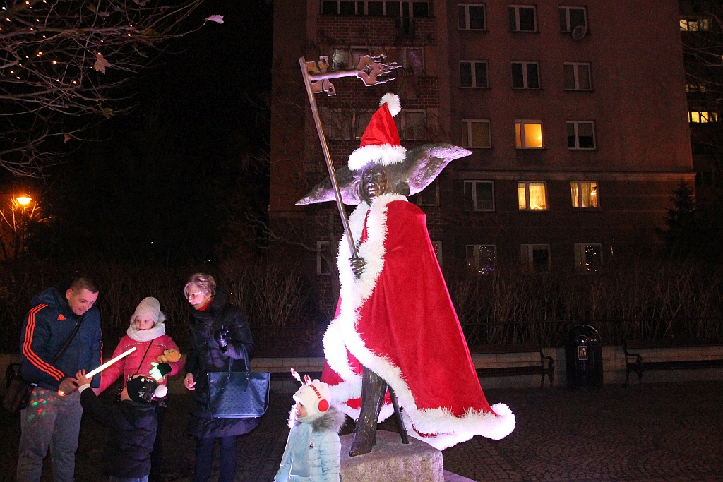 Iluminacje w mieście rozbłysły to znak, że święta już blisko