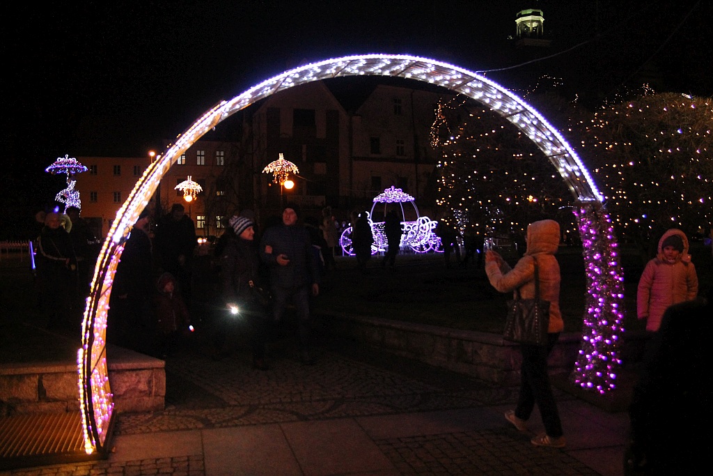 Iluminacje w mieście rozbłysły to znak, że święta już blisko