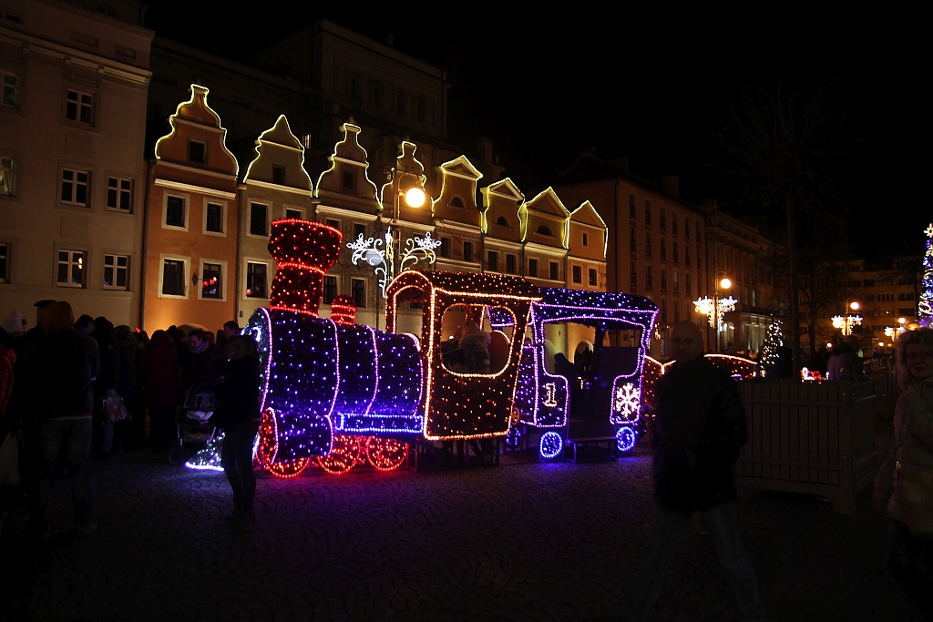 Iluminacje w mieście rozbłysły to znak, że święta już blisko