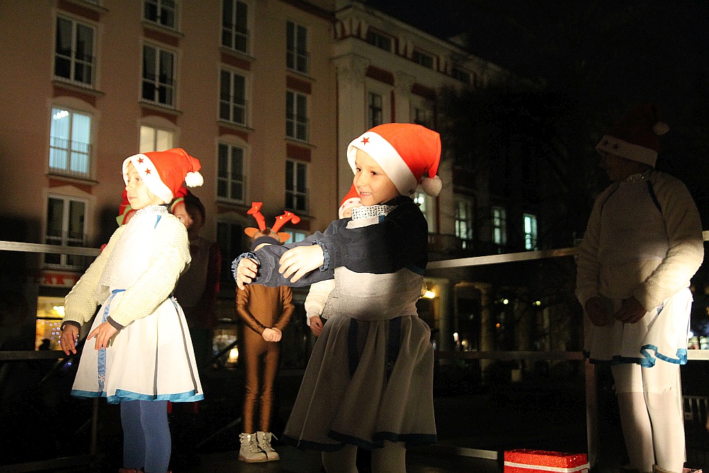 Iluminacje w mieście rozbłysły to znak, że święta już blisko