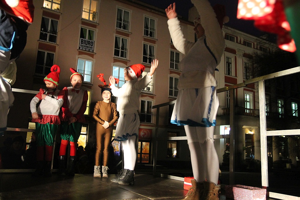 Iluminacje w mieście rozbłysły to znak, że święta już blisko