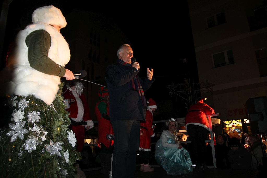 Iluminacje w mieście rozbłysły to znak, że święta już blisko