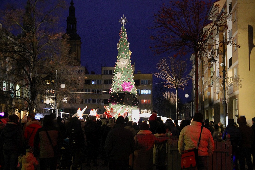 Iluminacje w mieście rozbłysły to znak, że święta już blisko