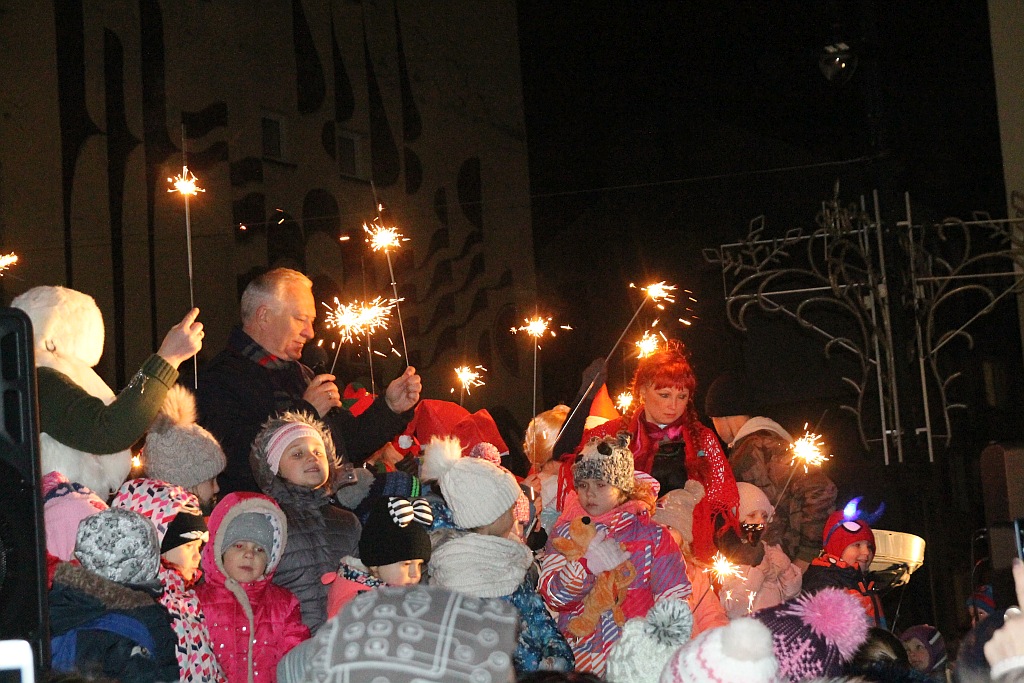 Iluminacje w mieście rozbłysły to znak, że święta już blisko