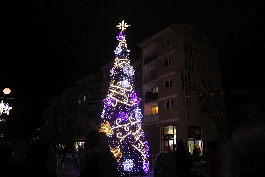 Iluminacje w mieście rozbłysły to znak, że święta już blisko