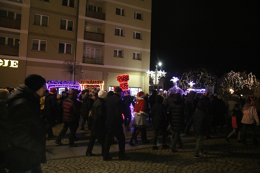 Iluminacje w mieście rozbłysły to znak, że święta już blisko