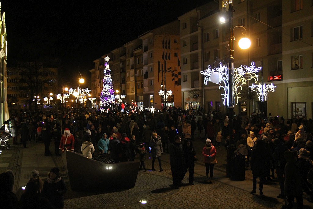 Iluminacje w mieście rozbłysły to znak, że święta już blisko