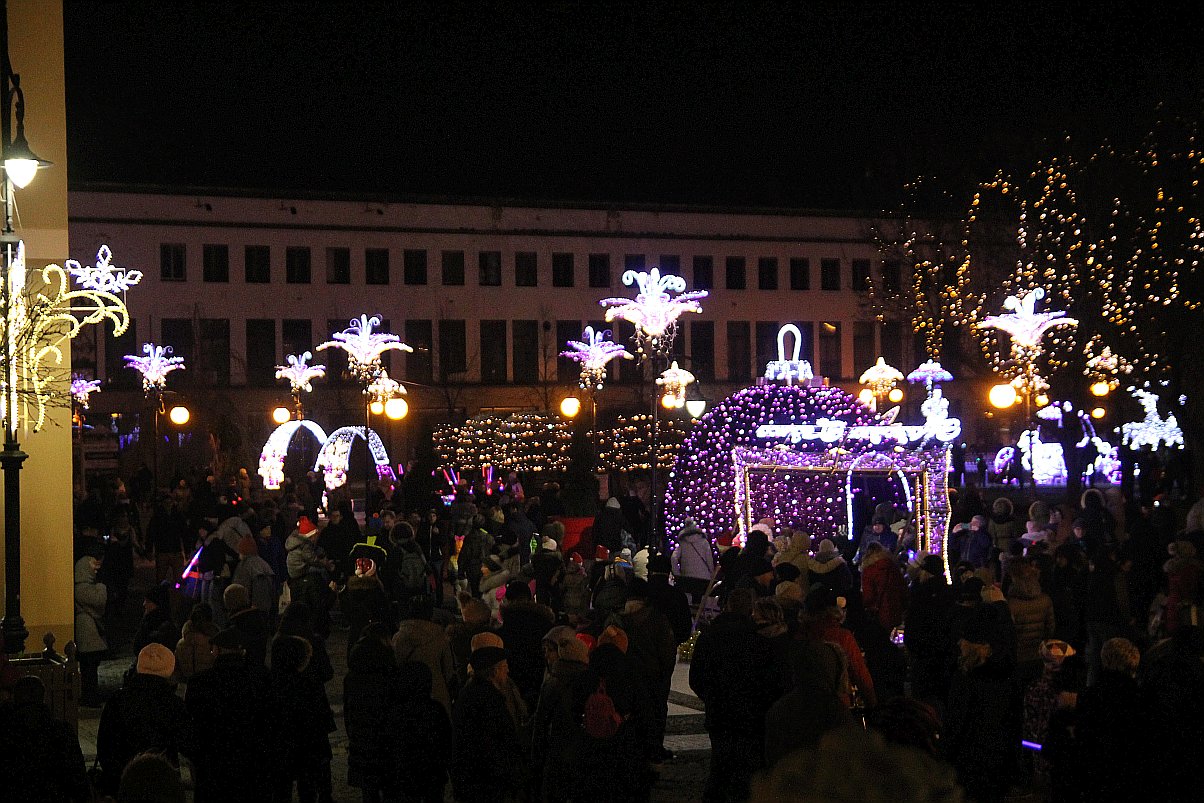Iluminacje w mieście rozbłysły to znak, że święta już blisko