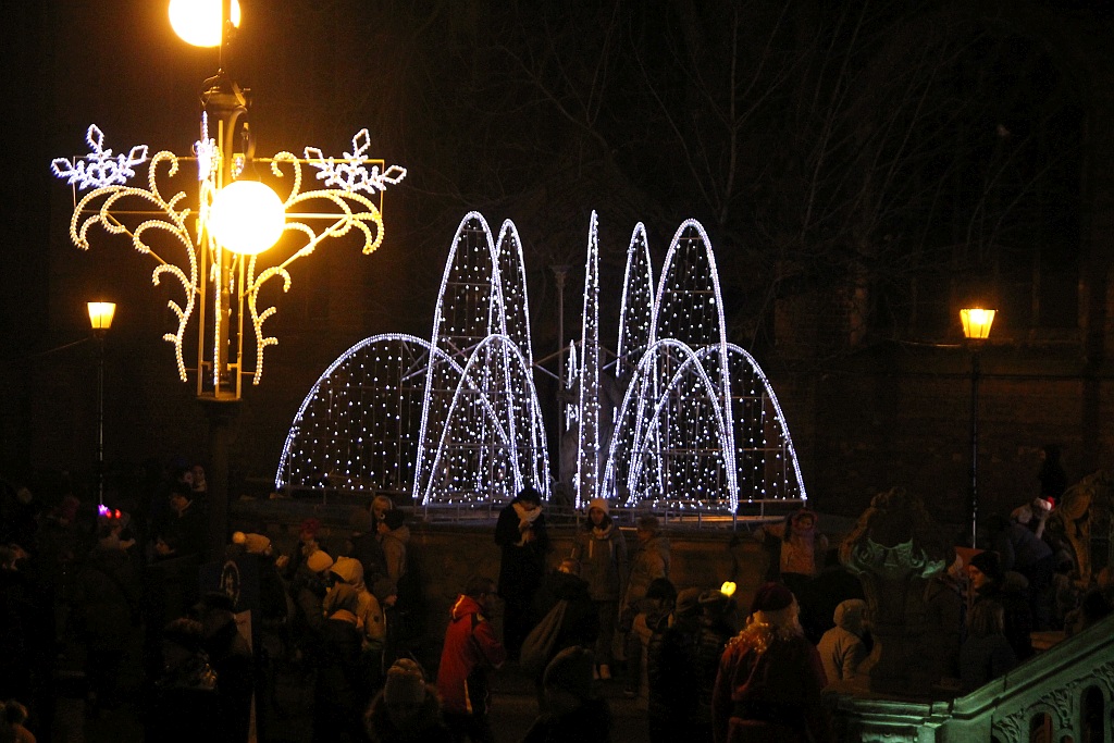 Iluminacje w mieście rozbłysły to znak, że święta już blisko