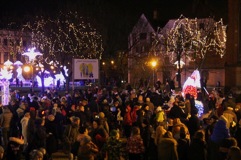 Iluminacje w mieście rozbłysły to znak, że święta już blisko