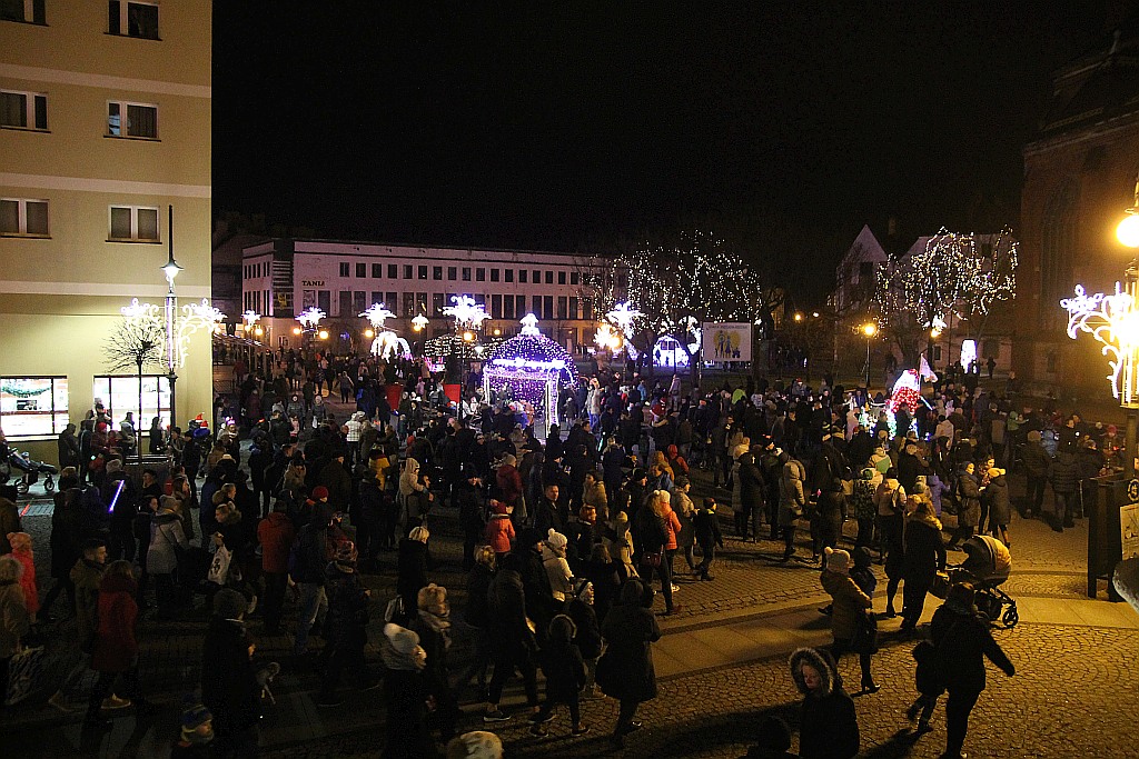 Iluminacje w mieście rozbłysły to znak, że święta już blisko
