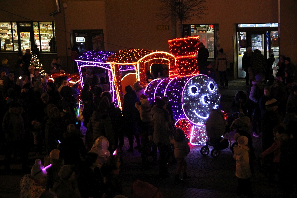 Iluminacje w mieście rozbłysły to znak, że święta już blisko