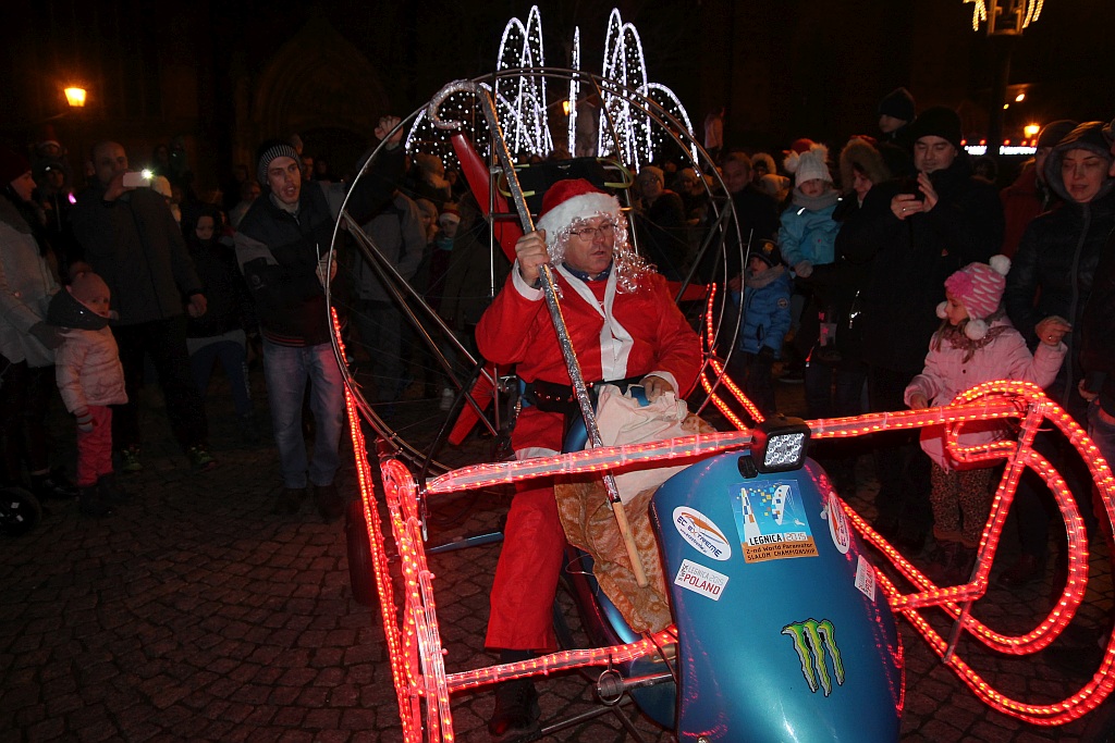 Iluminacje w mieście rozbłysły to znak, że święta już blisko