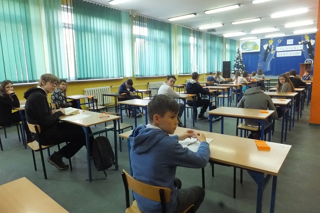 W Szkole Podstawowej nr 16 odbyło się Dyktando Legnickie