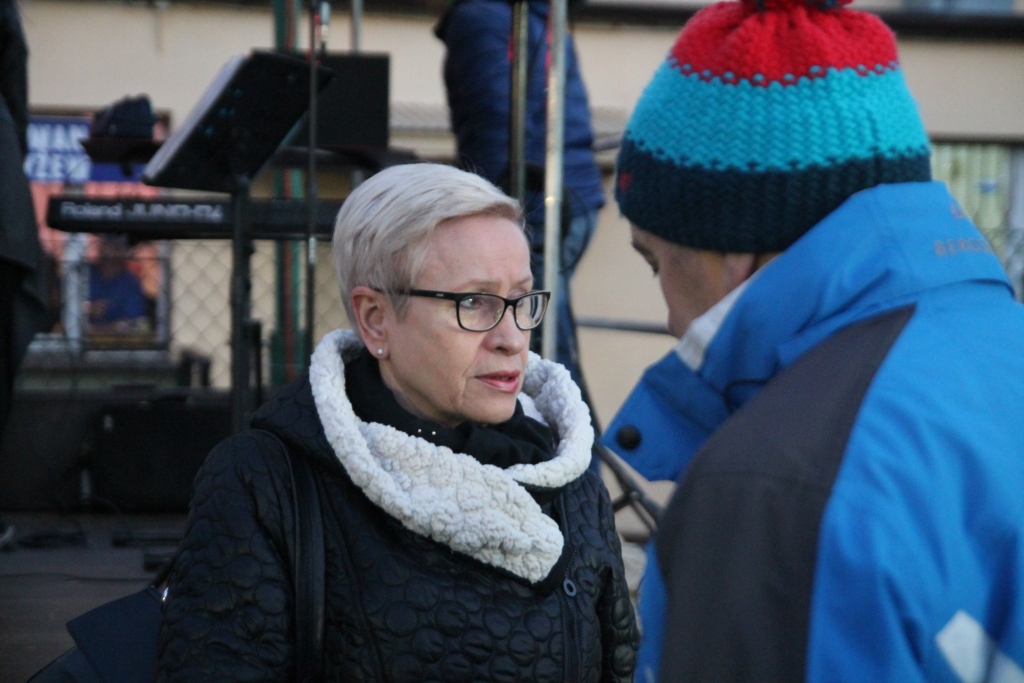 W Legnicy już można kręcić piruety na lodowisku przy Sejmowej
