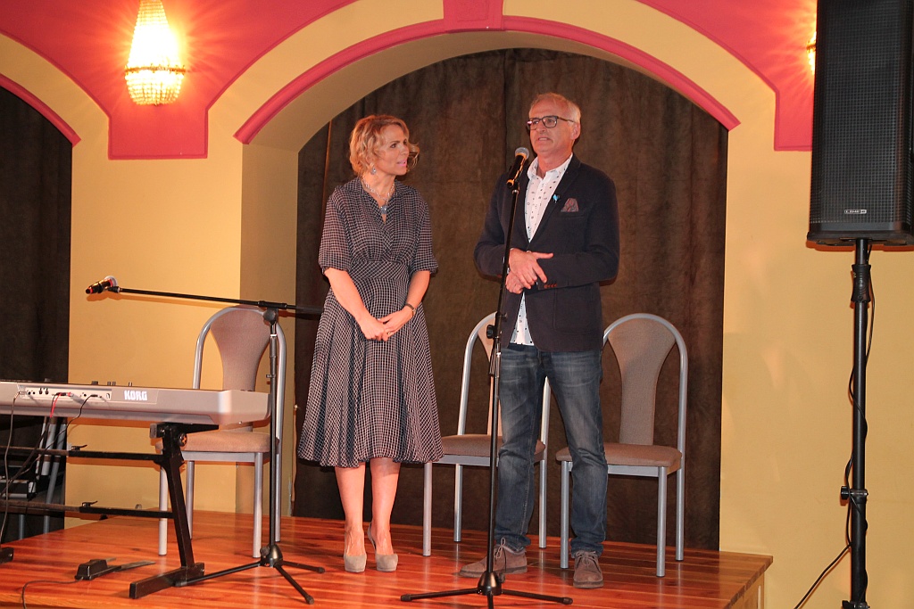 Anna Jurksztowicz i Krzesimir Dębski w Legnickim Polu