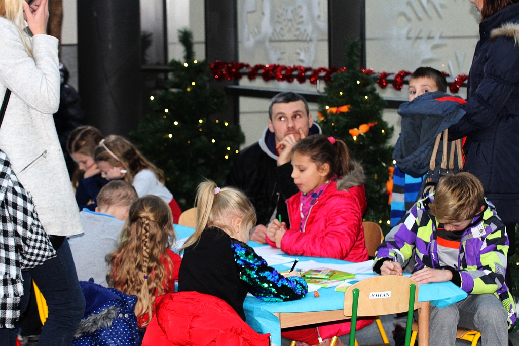 Święty Mikołaj odwiedził najmłodszych w Parku Play City