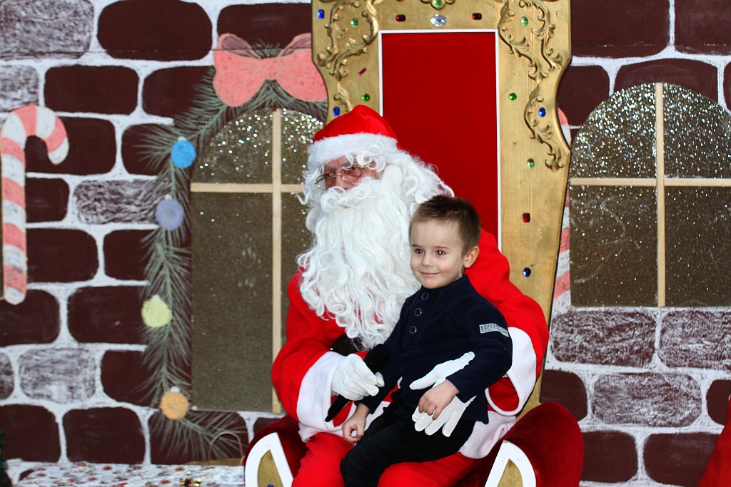 Święty Mikołaj odwiedził najmłodszych w Parku Play City