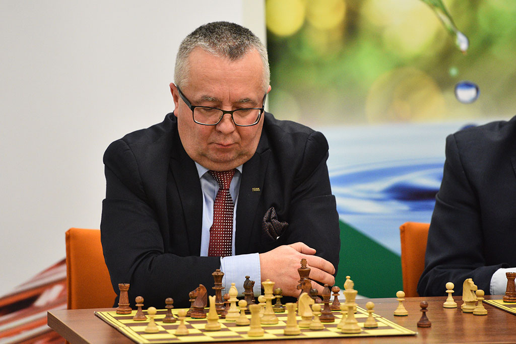 Prestiżowy turniej szachowy zakończony. Triumf Pawła Czarnoty
