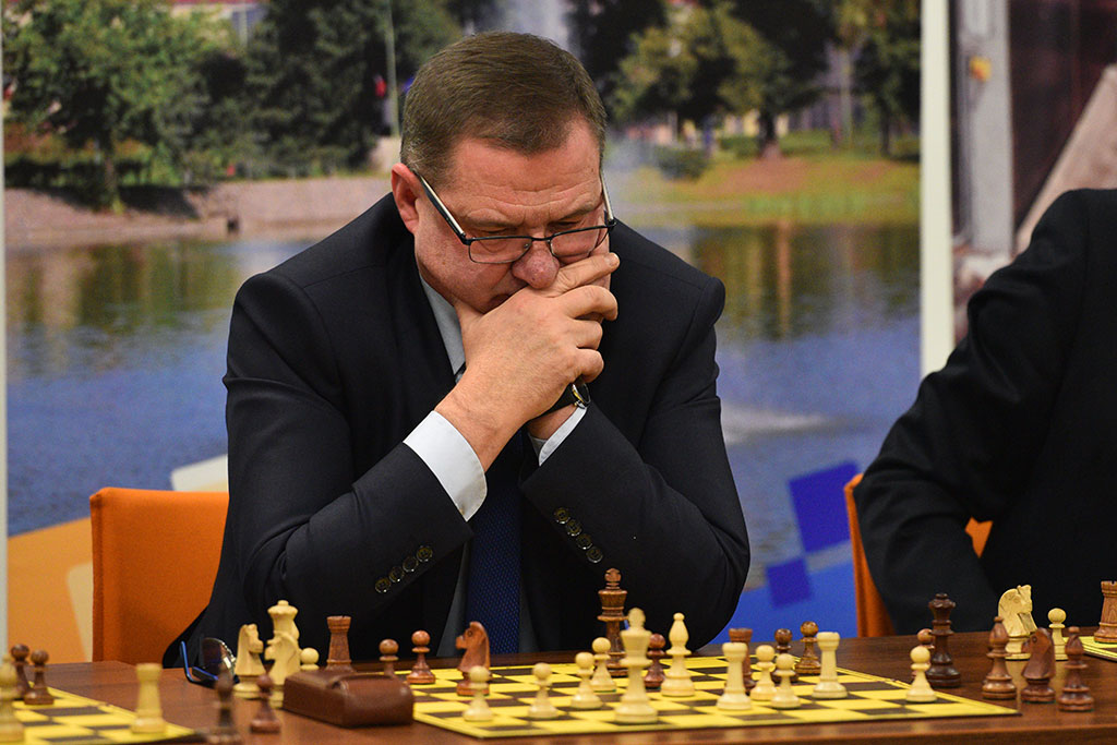 Prestiżowy turniej szachowy zakończony. Triumf Pawła Czarnoty