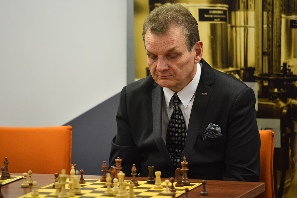 Prestiżowy turniej szachowy zakończony. Triumf Pawła Czarnoty