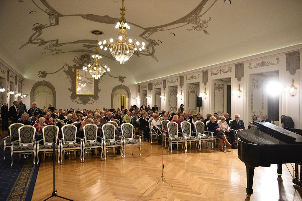 Kolędy i pastorałki ze świata zabrzmiały w Sali Królewskiej