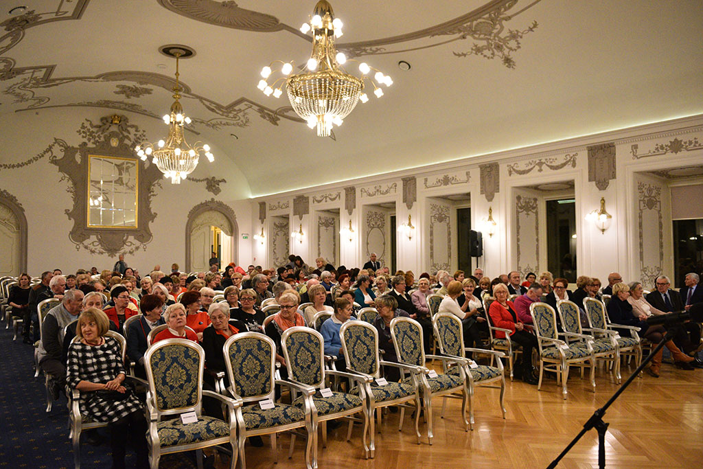Kolędy i pastorałki ze świata zabrzmiały w Sali Królewskiej