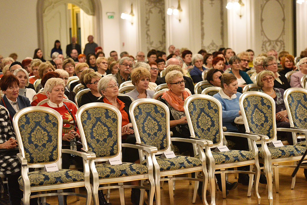 Kolędy i pastorałki ze świata zabrzmiały w Sali Królewskiej