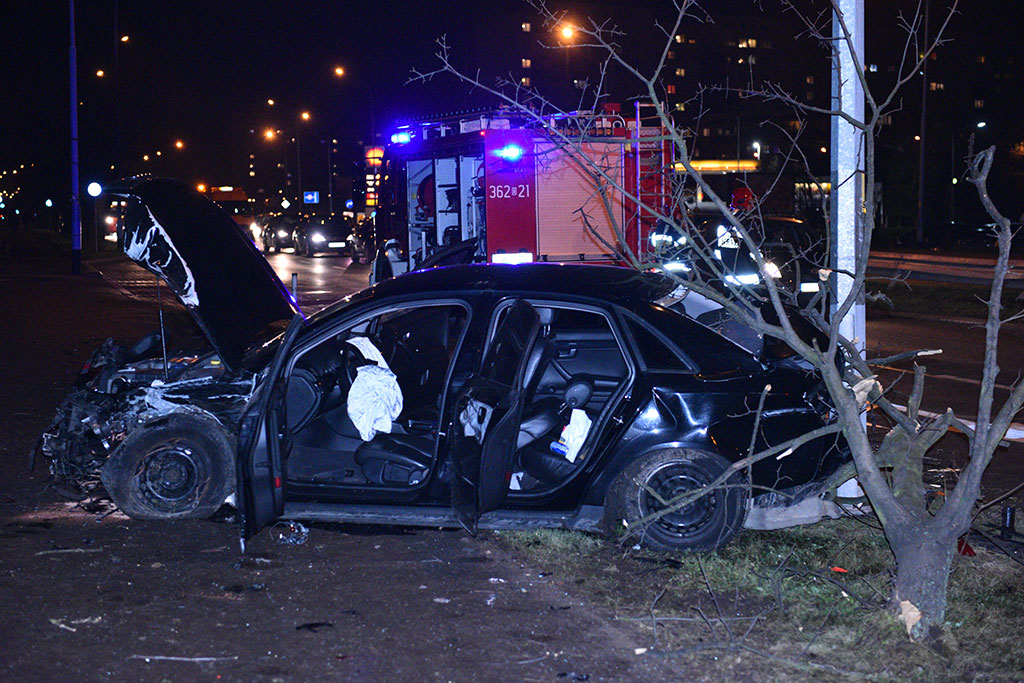 Wypadek dwóch samochodów osobowych na ulicy Piłsudskiego