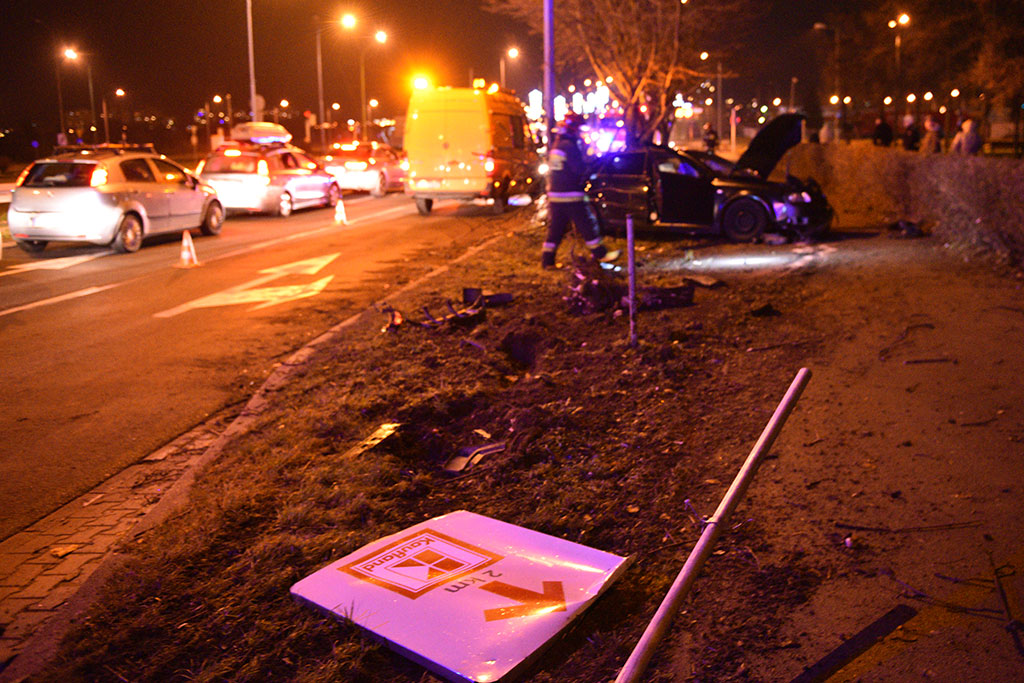 Wypadek dwóch samochodów osobowych na ulicy Piłsudskiego