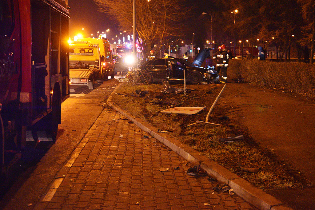 Wypadek dwóch samochodów osobowych na ulicy Piłsudskiego