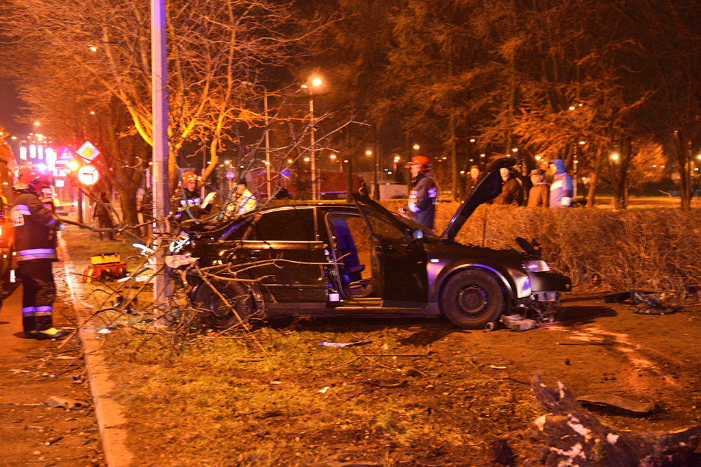 Wypadek dwóch samochodów osobowych na ulicy Piłsudskiego